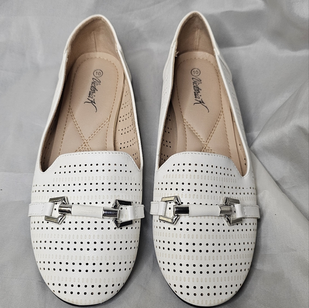 Victoria K Flats